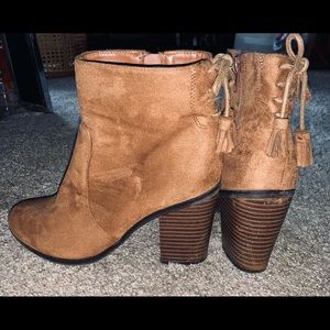 Brown Boutique chunky heel boots size 7. Only worn once if at all